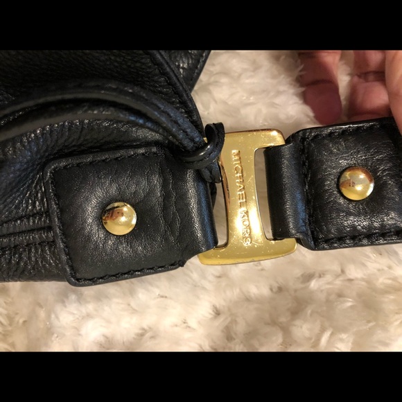 HUGE CLEARANCE ITEM - NO OFFERS Michael Kors Leather Bag - Picture 4 of 7